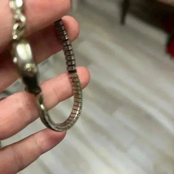 CARAVELLE vintage woman wristwatch, analog adjustable 6 inches - Picture 4 of 5